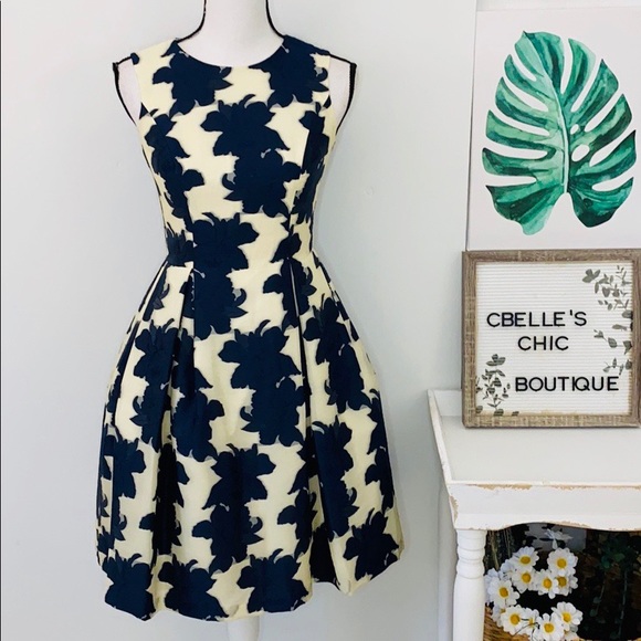 Vince Camuto Dresses & Skirts - Vince Camuto Cream & Navy Floral Princess Dress 0